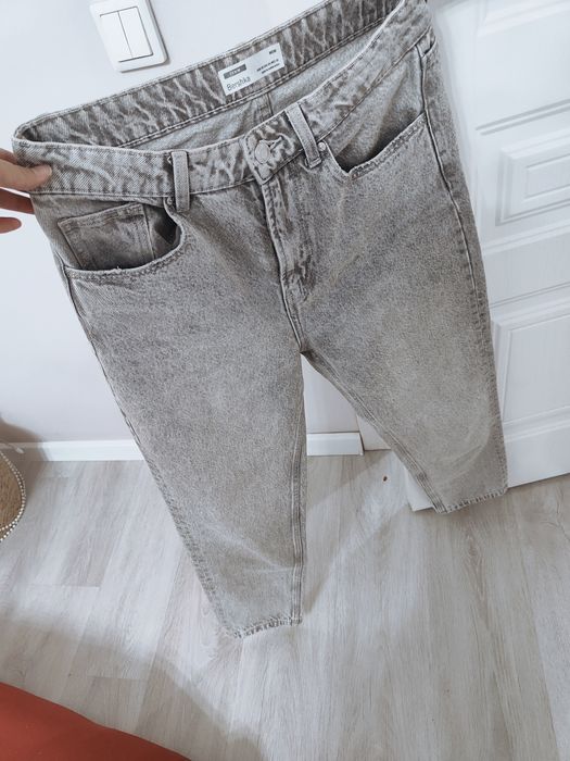 Джинсы mom  bershka