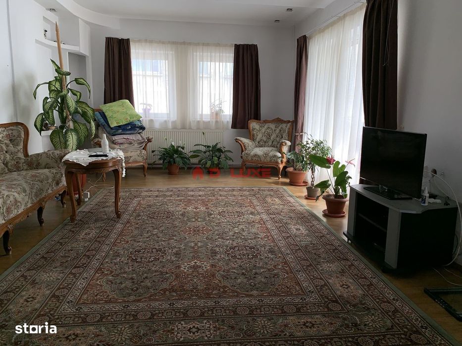 Casă / Vilă cu 6 camere în zona Sud-Est