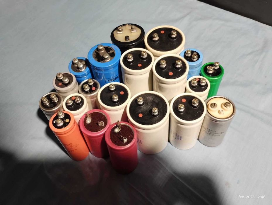 Lot 20 condensatoare 4500 uF - 98000 uF