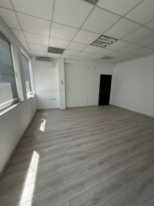 Дава се под наем Офис в Велико Търново, Акация - 160 кв.м за 1300 € - Снимка #1