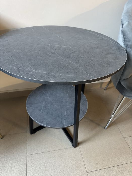 Сива масичка на два реда