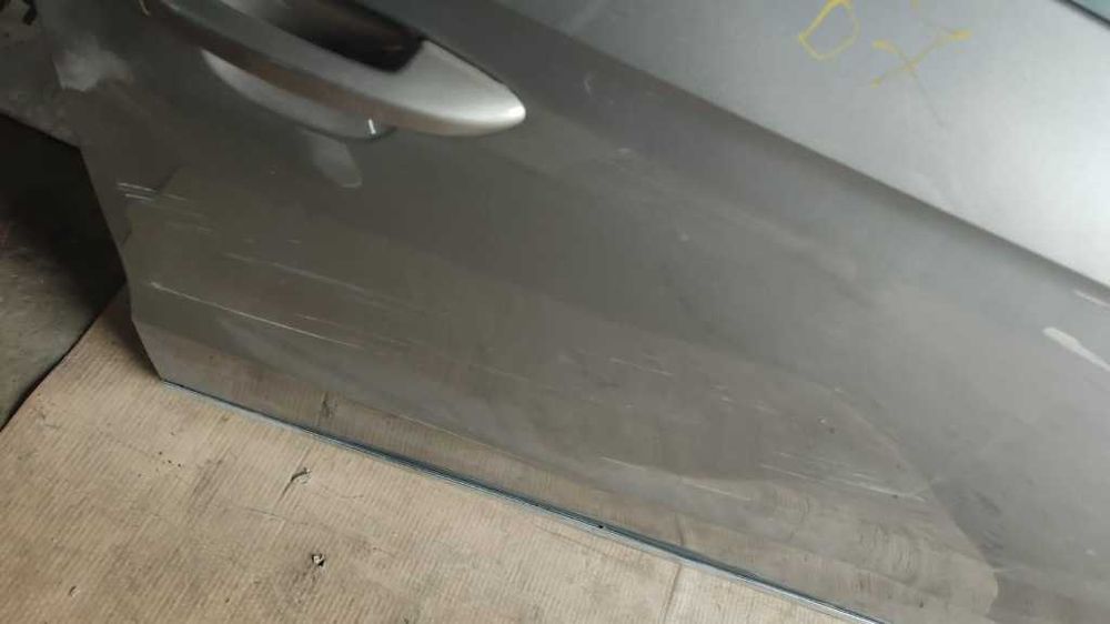 usa fata dreapta goala cu mic defect Vw Passat B7 an 2014