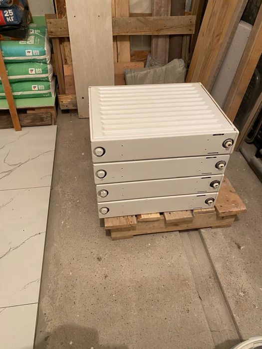 Продаются 4шт б/у  радиаторы Buderus