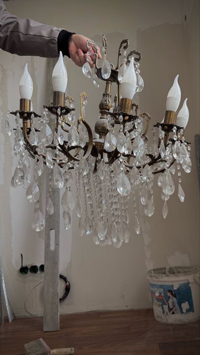 Продам люстру в отличном состоянии