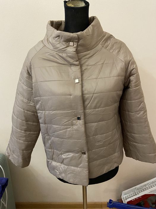 Продам пуховики (куртки )