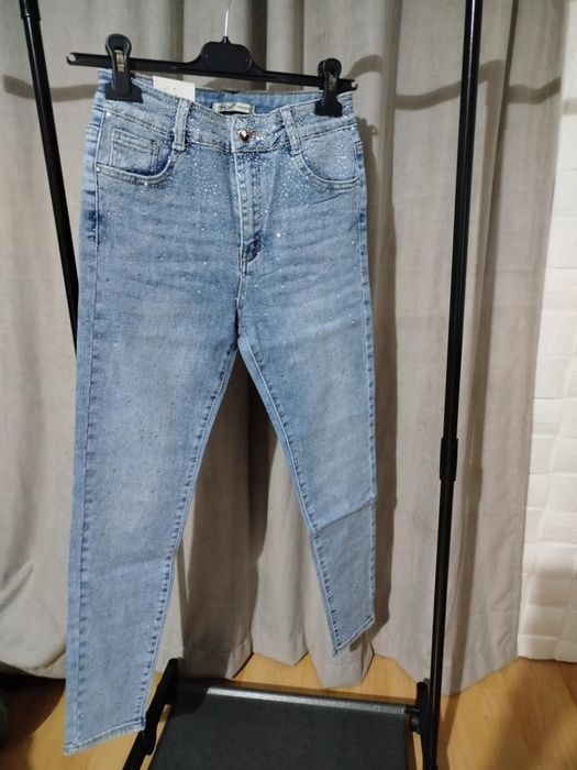 Дамски дънки с камъни