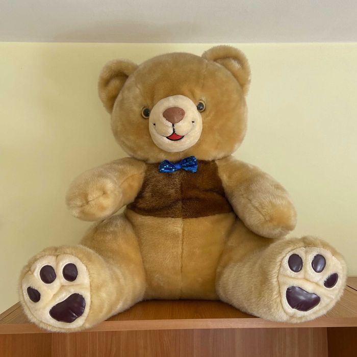Плюшен мечок (играчка, мече) - бежов с кафяво и синя панделка