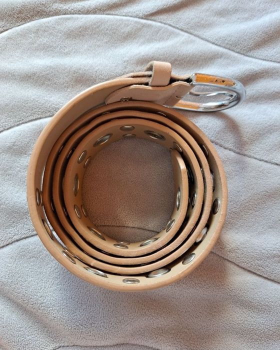 Различен, модерен колан