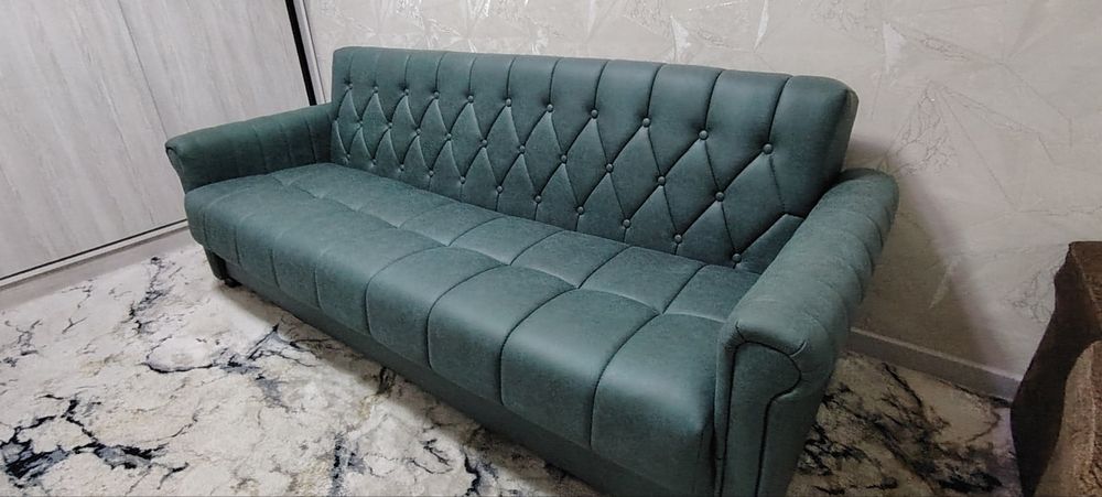Yaxshi saqlangan divan