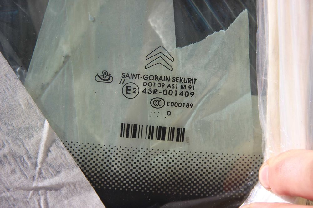 Предно стъкло с огледало за Ситроен DS3 2010 г. Citroen DS3