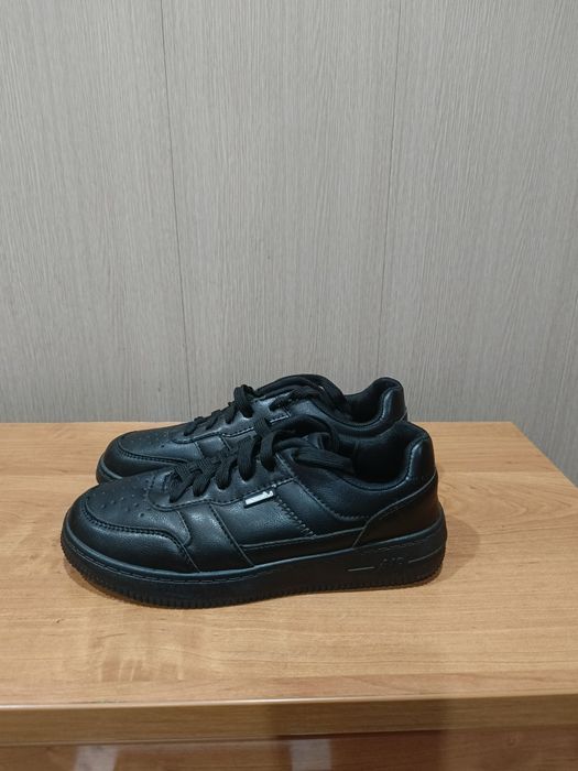 Продам кросовки новые