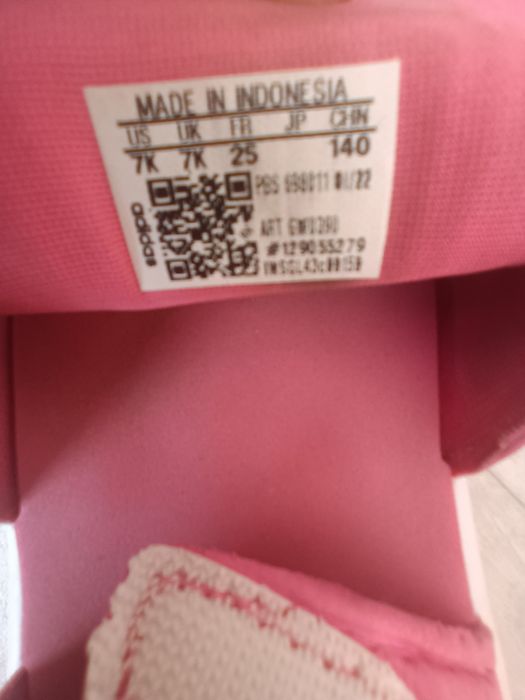 Сандали за момиче 25нр.  Маратонки за момче 20нр.