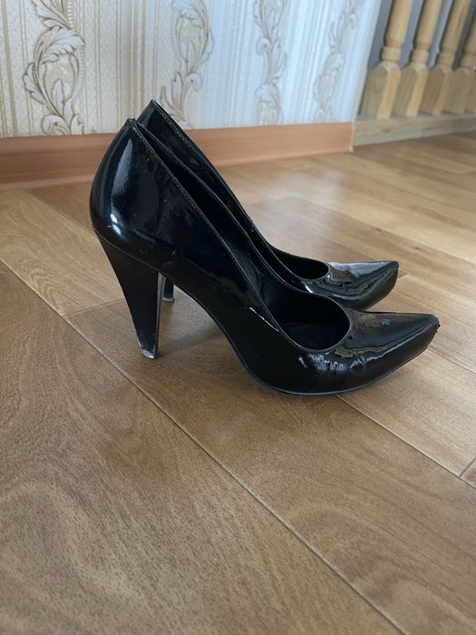 Женская обувь. 2000тг.