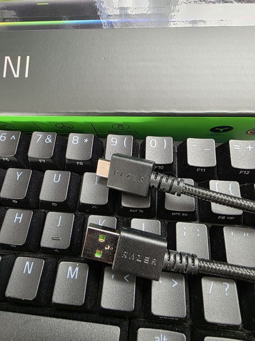 [В гаранция] Клавиатура Razer Huntsman MINI 60%