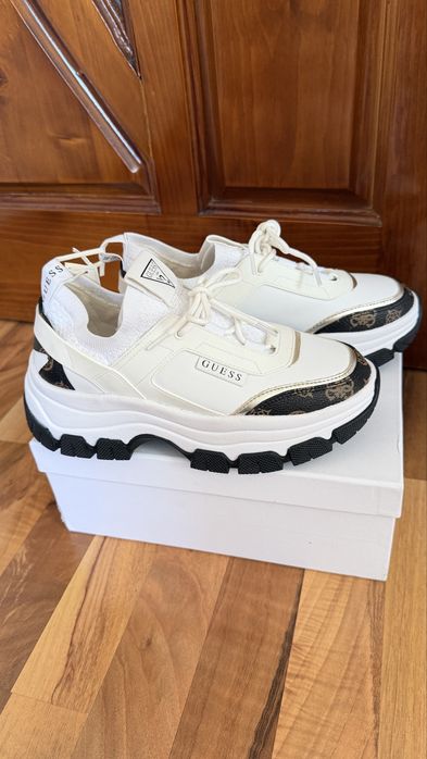 Маратонки Guess нови