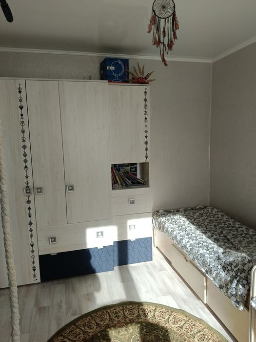 Большой светлый дом.