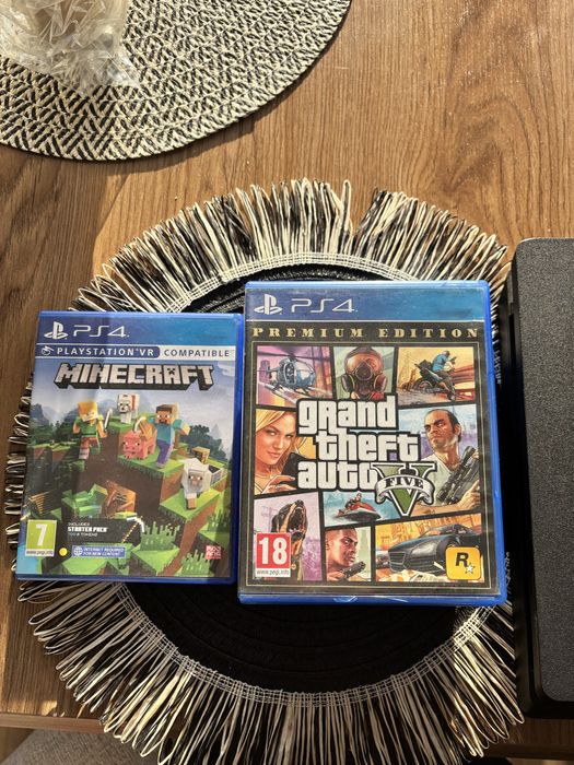 Плейстейшън 4 slim