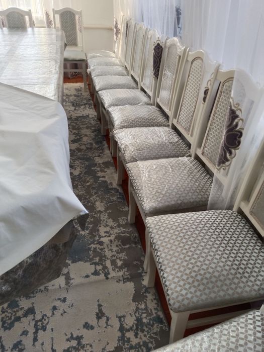 Стол стулья сатылады.