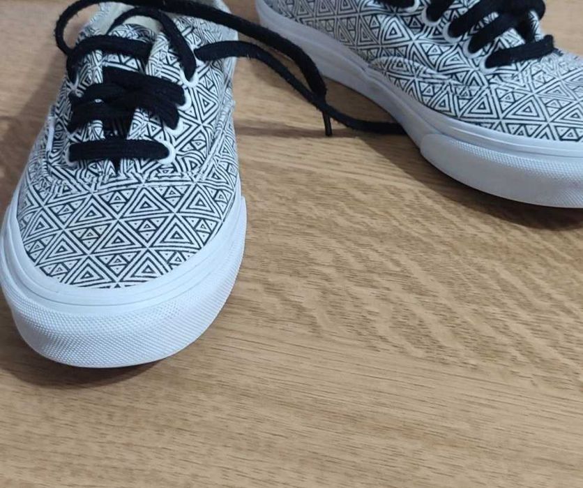 Tenesi Vans dama moderni, marime 38