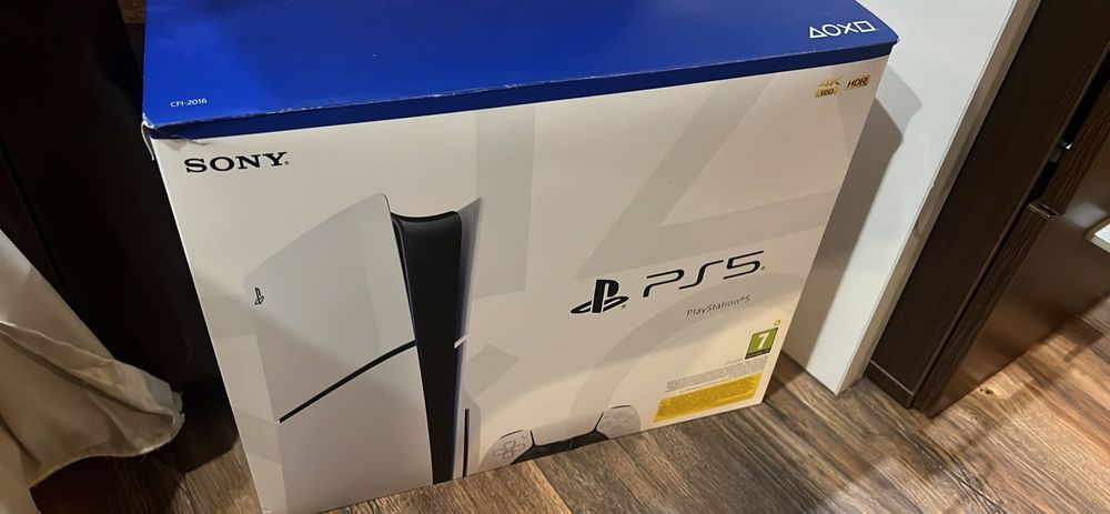PS5 Slim Чисто нов с документи!