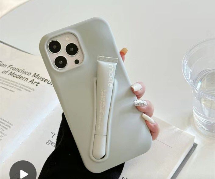 Чехол для айфона с помадой