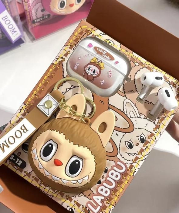 Лабубу с наушникам