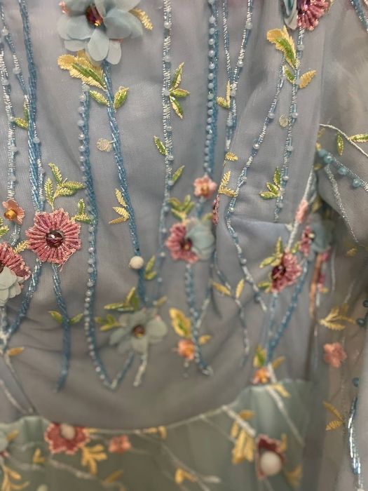 Oqshom libosi qo'l ishi