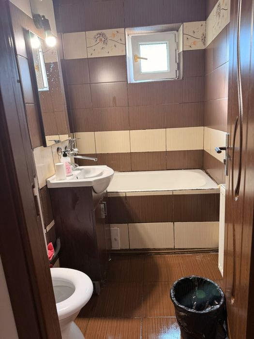 Apartament 2 camere Gavana
Inchiriez apartament cu 2 camere complet utilat si mobilat in gavana 
1500 lei