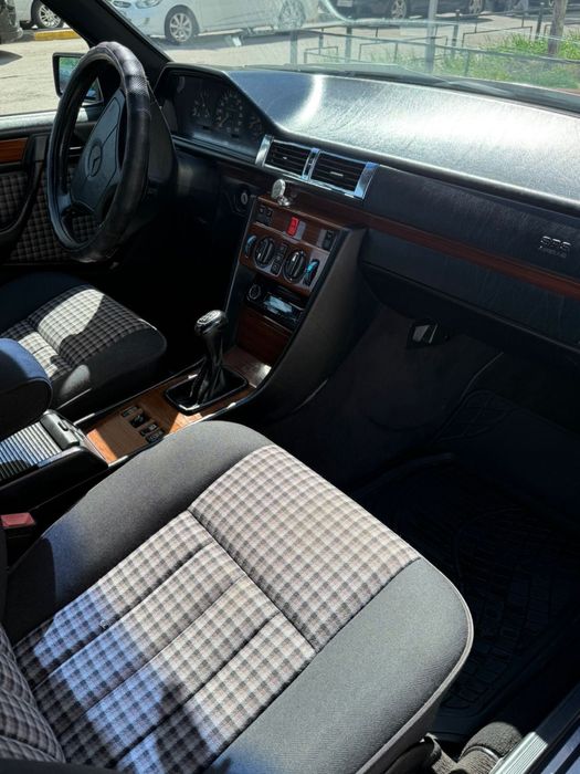 Автомобиль Мерседес124,  Е220
