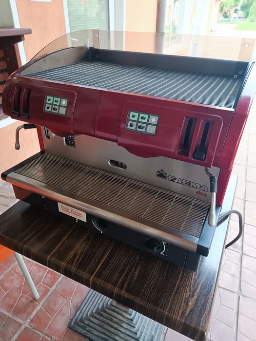 Две кафемашини Faema due