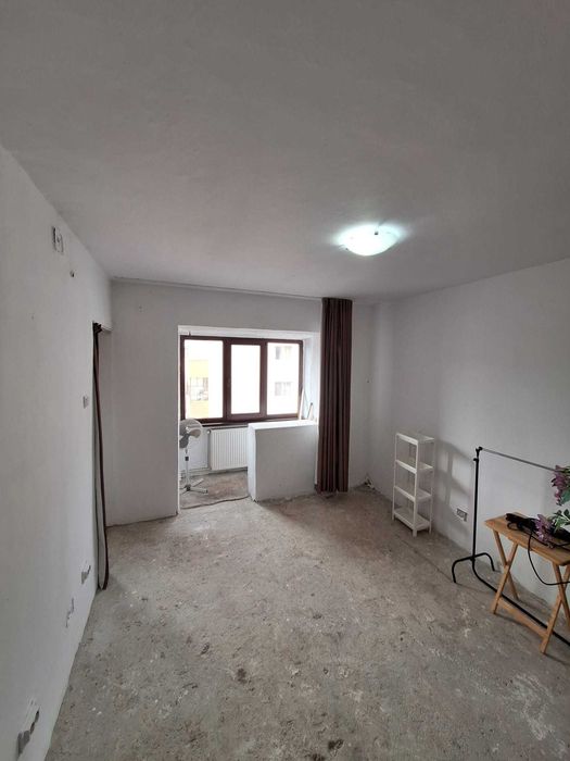 Vând garsoniera zona TRAIAN