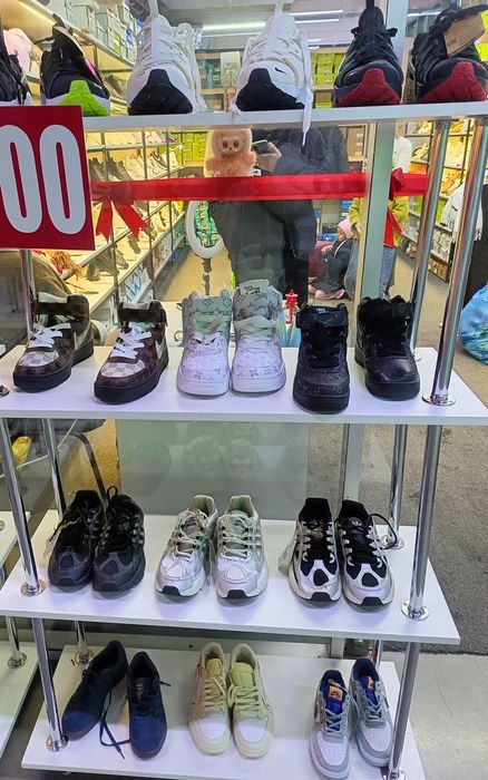 Продам обуви кроссовки