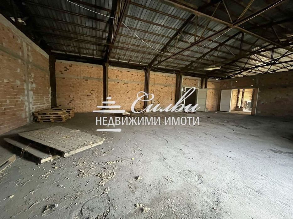 Дава се под наем Склад в Шумен, Тракия - 1300 кв.м за 1530 € - Снимка #2