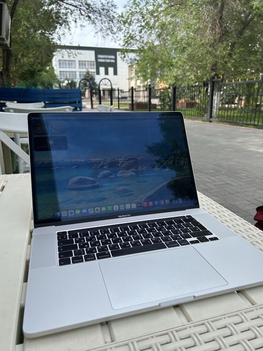 Продам MacBook Pro 2019 16 inch 1 tb