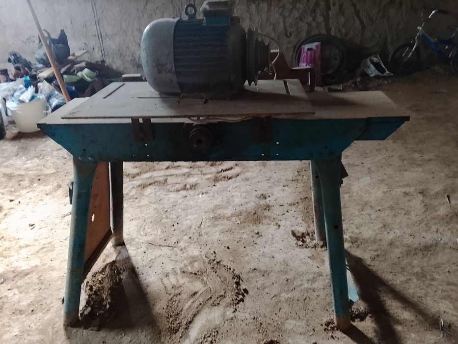 Taxta stanok srochno sotiladi