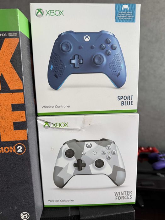 Комплект колекционерски издания Xbox One и два джойстика нови