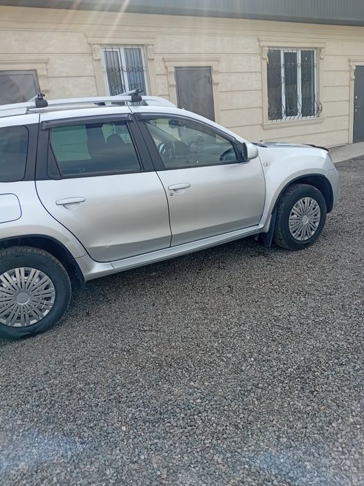 Автомобиль ниссан