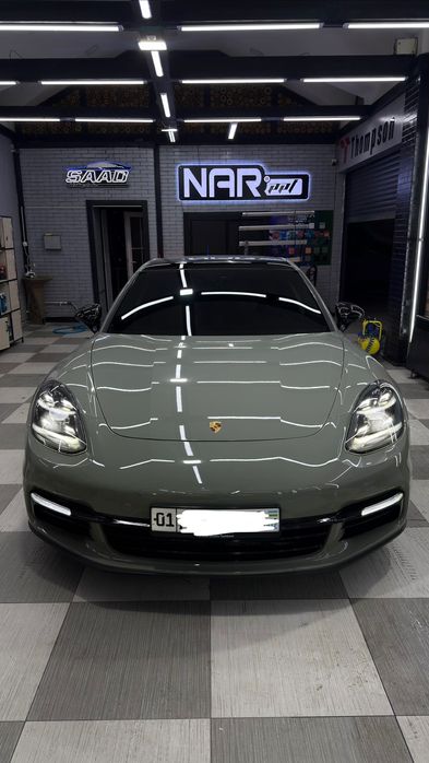 Porsche Panamera 4