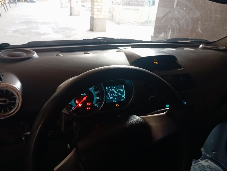 Mashina zor tayyor xolatta