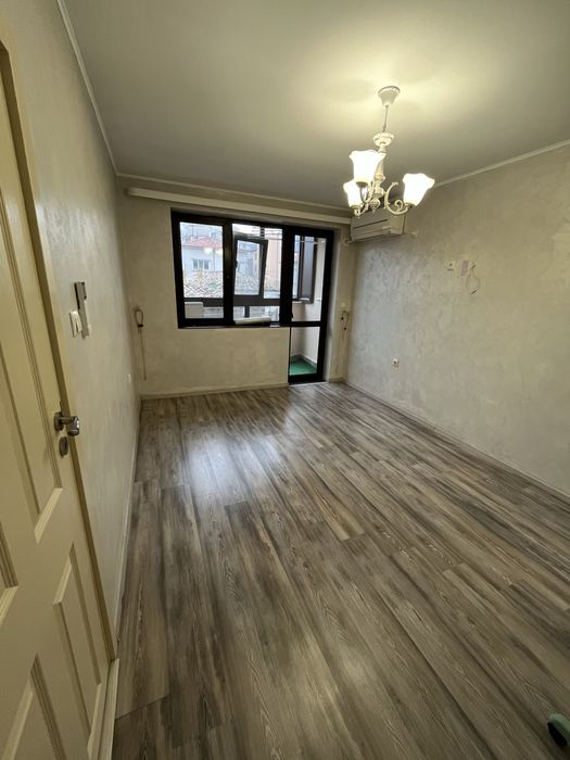 Дава се под наем Тристаен апартамент в Шумен, 5-ти полк - 75 кв.м за 357 € - Снимка #3