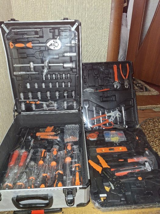 Набор ключи и телевизор