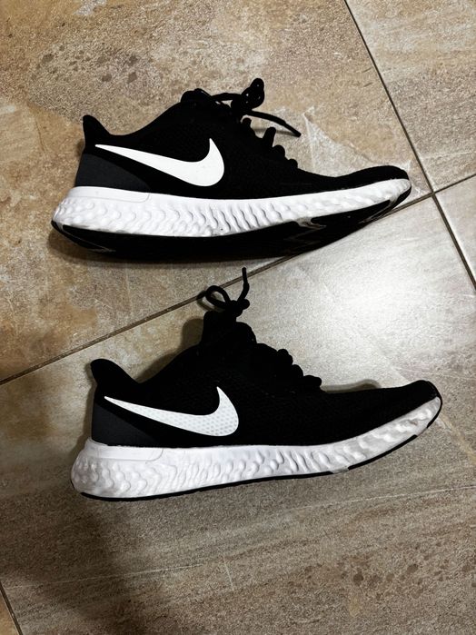 Маратонки Nike номер 37 u 36