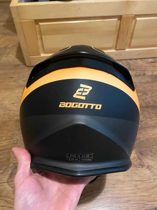 Продавам каска Богота