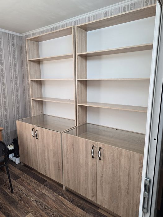 Продам 8 шкафов для магазина
