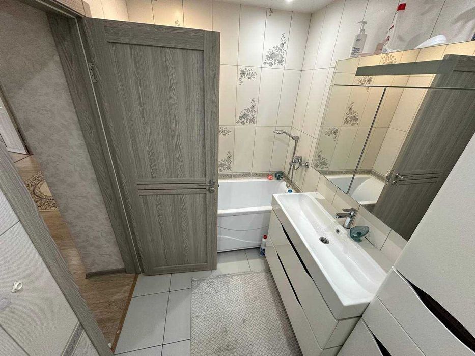 Продам 4-х комнатную картиру в районе бородинского магазина