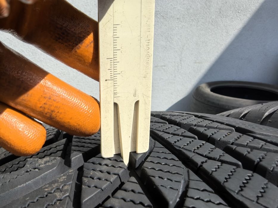 225/55/17 Бриджстоун ДОТ 2018 г - Рън Флат / като нови