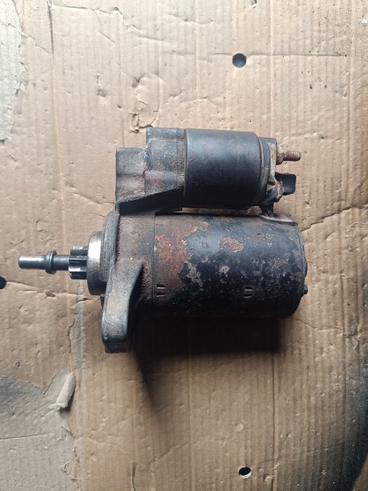 Стартер на VOLKSWAGEN Passat Venta Golf на 1.8L.