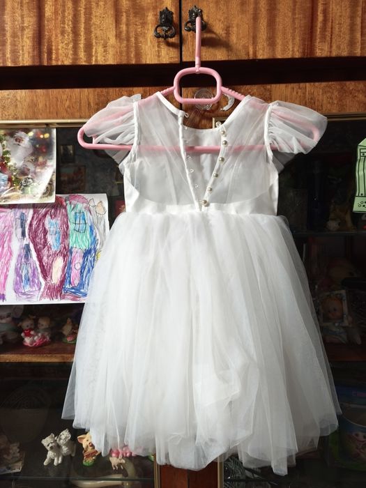 Продам платье на девочку 2-3 годика