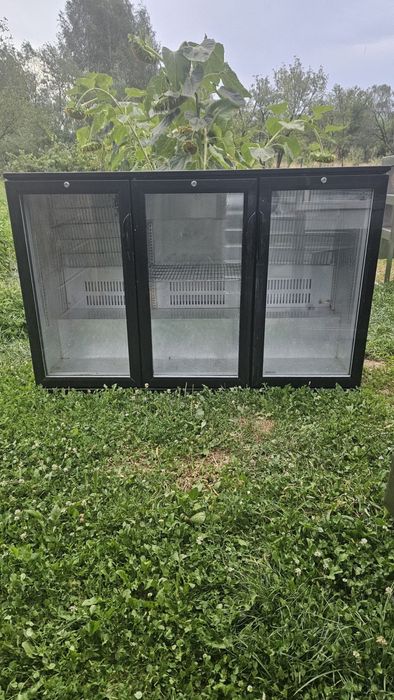 Frigider bar profesional / vitrină frigorifică 3 uși – răcește perfect