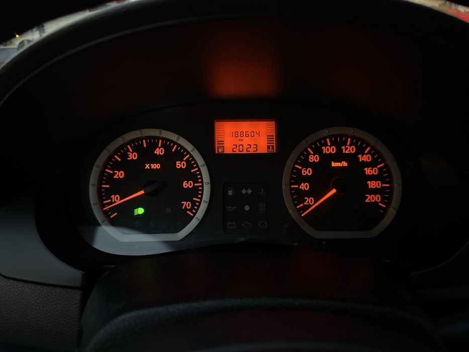 Dacia Logan  1.6 MPI  2006
